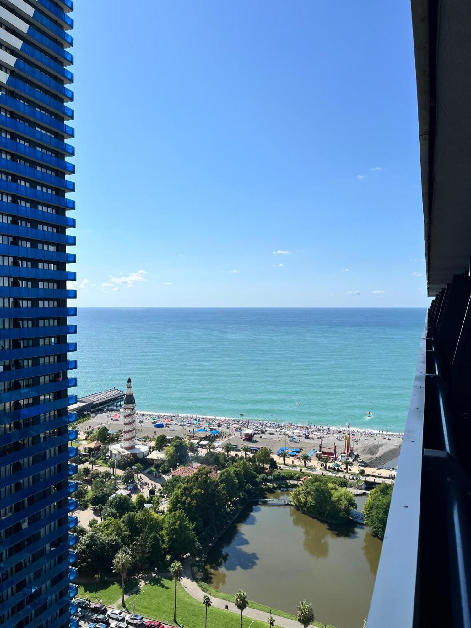 Black Sea Coast Apartment バトゥーミ エクステリア 写真