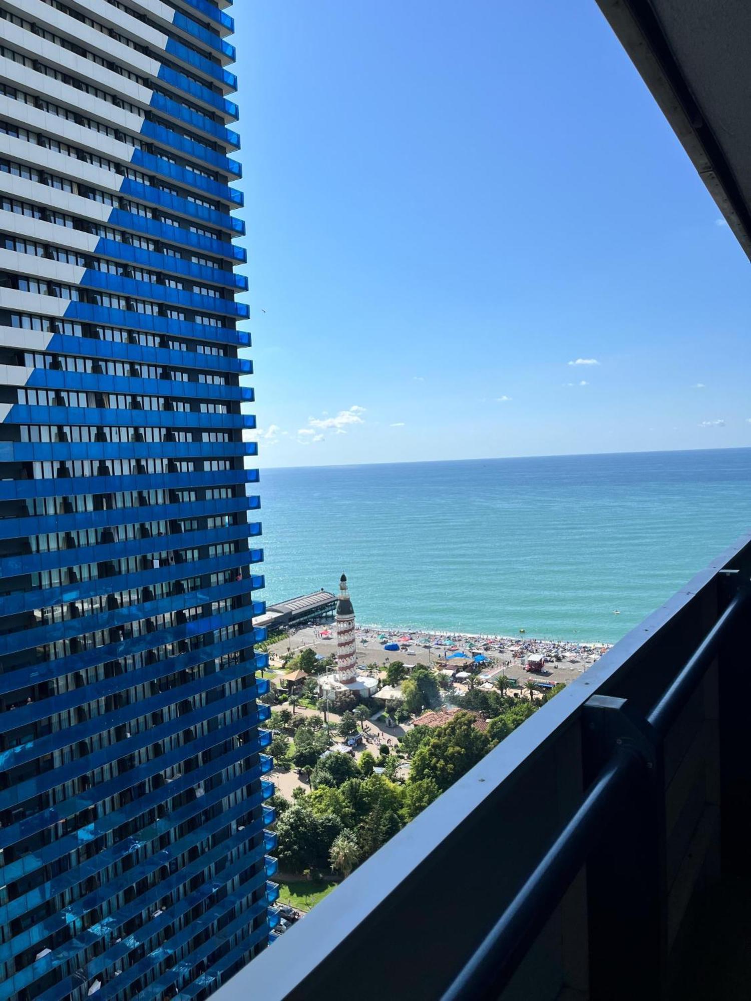 Black Sea Coast Apartment バトゥーミ エクステリア 写真